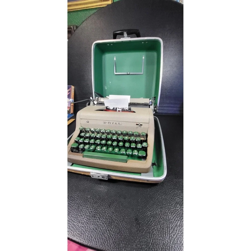 Royal Quiet De Luxe Suit Case Typewriter Floating Green Keys/Original Case 1953